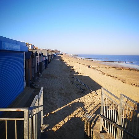Lovely 2-Bed Caravan In Walton On The Naze Exterior photo
