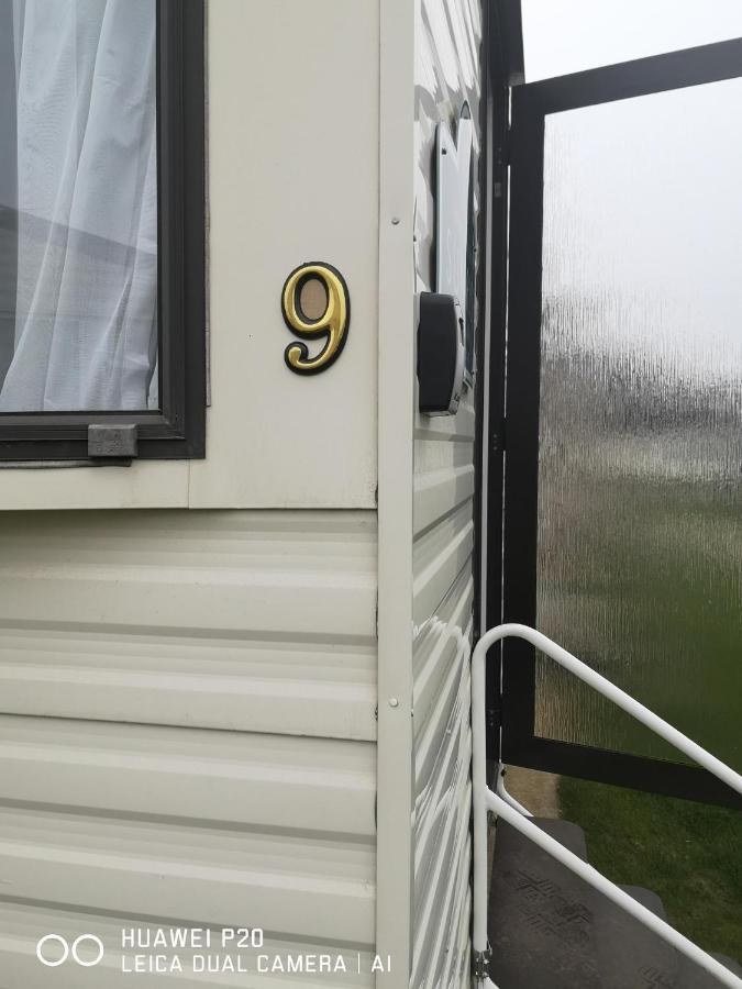 Lovely 2-Bed Caravan In Walton On The Naze Exterior photo
