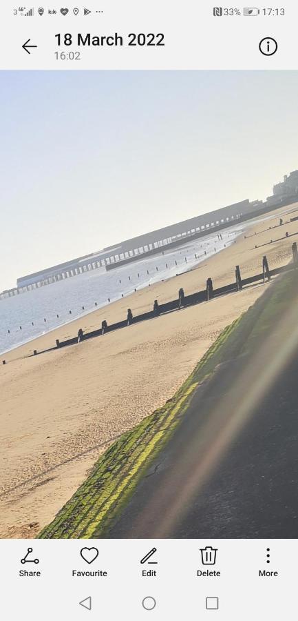 Lovely 2-Bed Caravan In Walton On The Naze Exterior photo