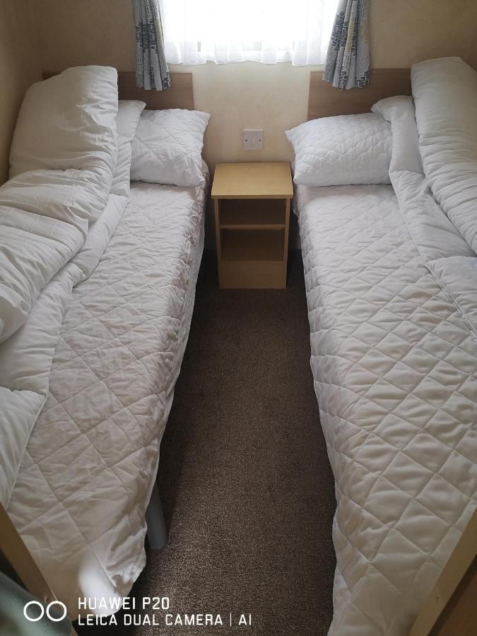 Lovely 2-Bed Caravan In Walton On The Naze Exterior photo