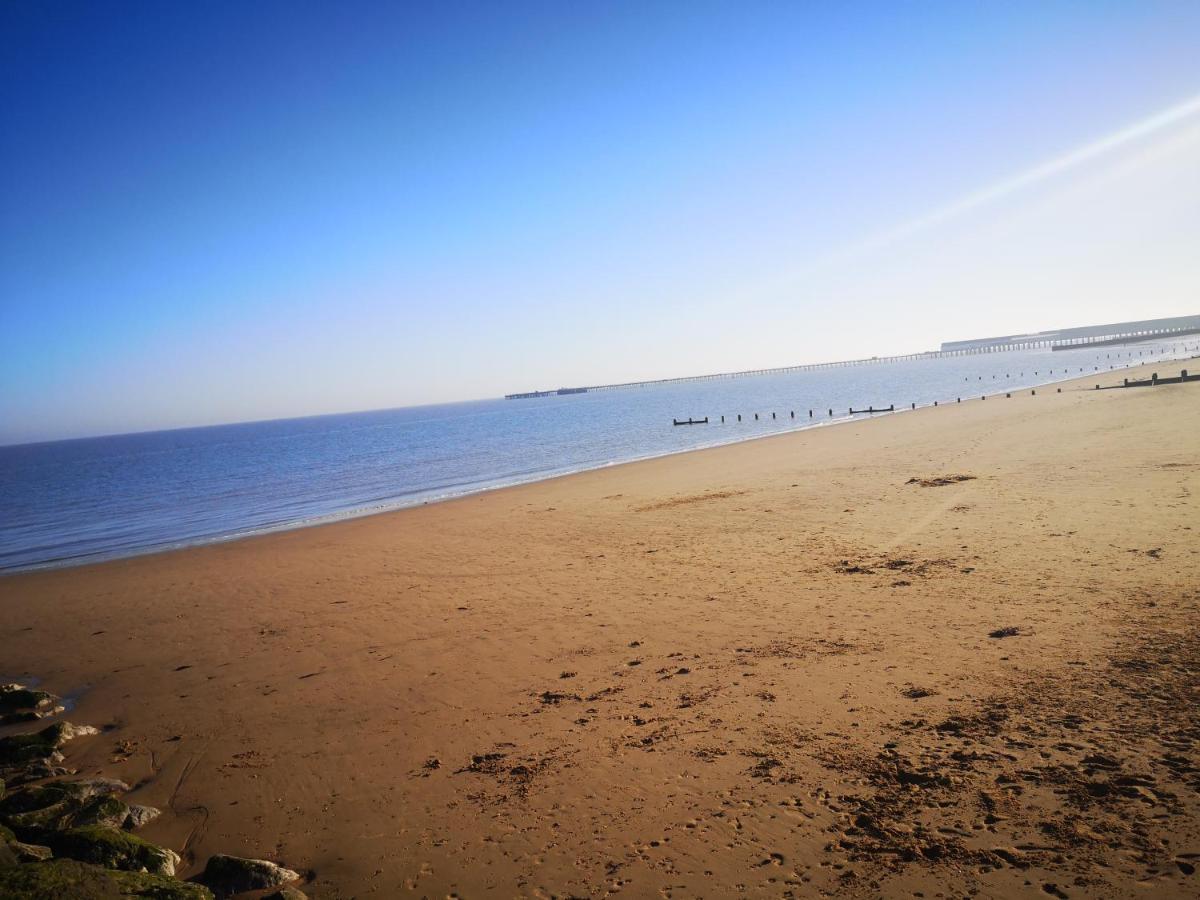 Lovely 2-Bed Caravan In Walton On The Naze Exterior photo